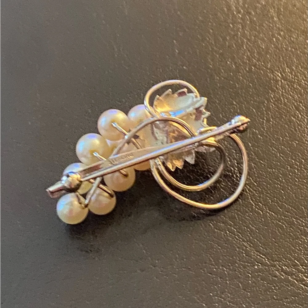 Vintage White Culture Pearl Sterling Brooch - Picture 2 of 3